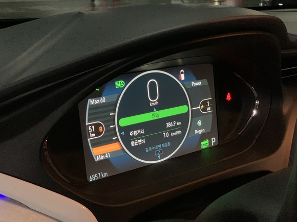 386.9㎞를 달렸지만 계기반 정보창에는 51㎞를 더 주행할 수 있는 전력이 남았다고 표시됐다. = 노병우 기자