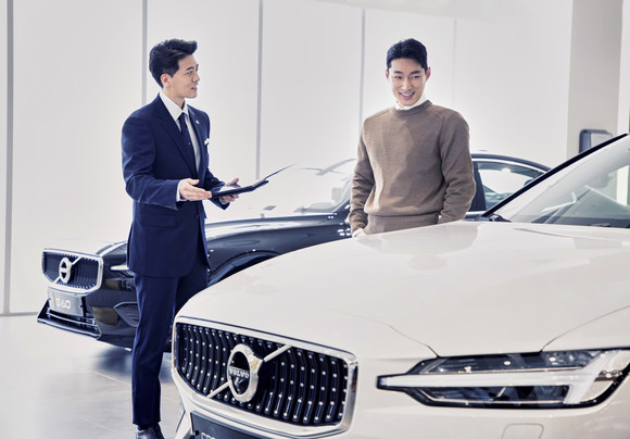 볼보자동차코리아가 모든 전시장 및 서비스센터에서 고객 커뮤니케이션에 사용하는 모든 인쇄물을 디지털 플랫폼으로 전환한다. ⓒ 볼보자동차코리아