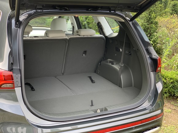 2열 후방 화물용량은 기존 싼타페 대비 9ℓ(625ℓ→634ℓ) 증가했다. = 노병우 기자