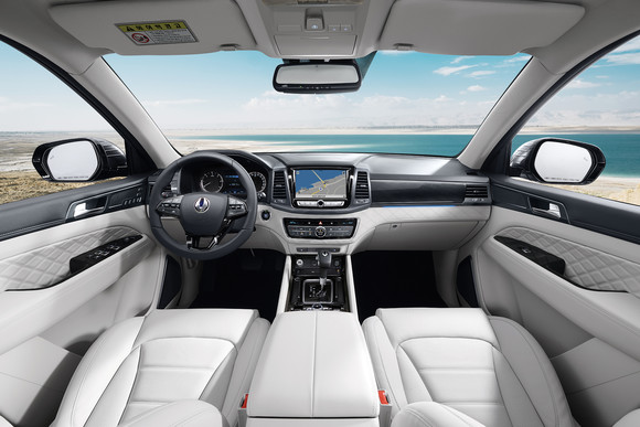 G4 렉스턴의 실내 공간은 고급 소재와 편의사양을 적용해 차별화된 상품성을 갖췄다. ⓒ 쌍용자동차