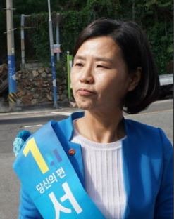 서은숙 부산진구 구청장이 지난 2018년 6.13 지방선거 후보 당시 지역유세 현장에서 본지 기자와 만나 인터뷰 하는 모습. ⓒ 프라임경제