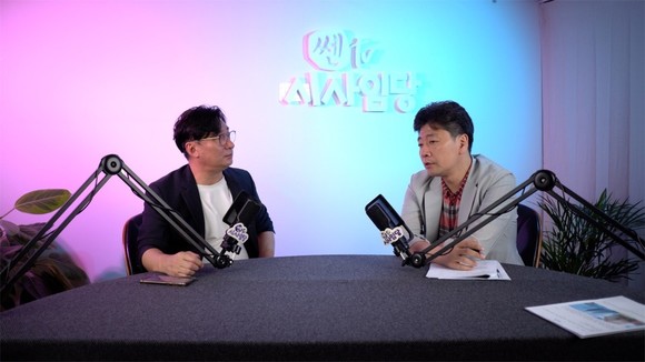 인기 방송 프로듀서 출신의 김대규PD(좌)가 진행하는 유튜브방송 '쎈tv 시사임당' 녹화 장면. ⓒ 프라임경제