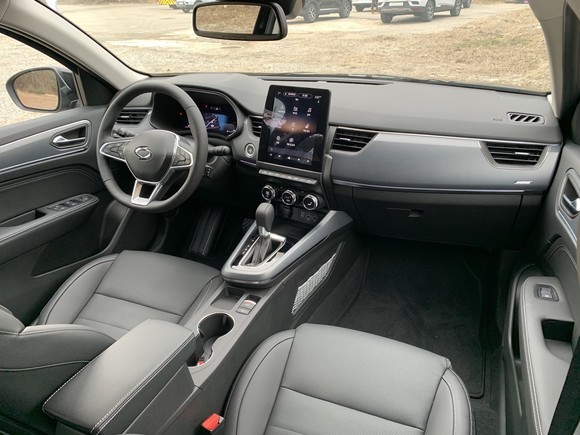 밀레니얼 세대가 차 안에서 편리하게 인포테인먼트를 즐길 수 있도록 10.25인치 맵 인(Map-in) 클러스터와 9.3인치 세로형 디스플레이가 적용된 하이테크 인테리어. = 노병우 기자