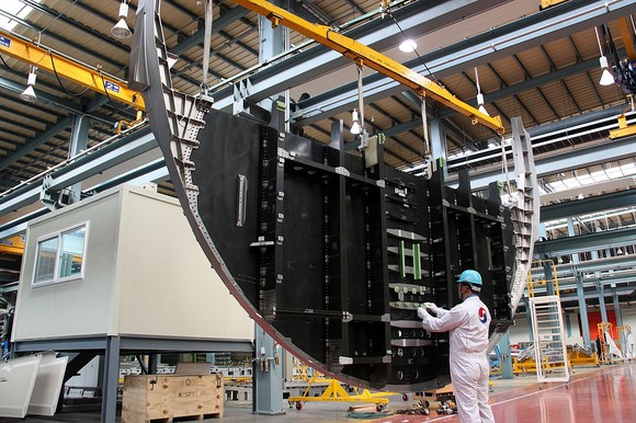 후방 랜딩기어 수용 공간 구조물을 제작하고 있는 모습. ⓒ 대한항공