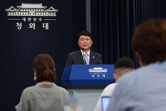 미래통합당은 최재성 정무수석이 오는 21일 문재인 대통령의 당대표 초청 의사를 제안했지만 일정이 불가하다고 전했다. ⓒ 연합뉴스