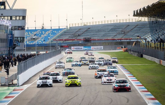 사진은 지난해 열린 슈퍼카 챌린지 대회 현장 모습. ⓒ 한국타이어