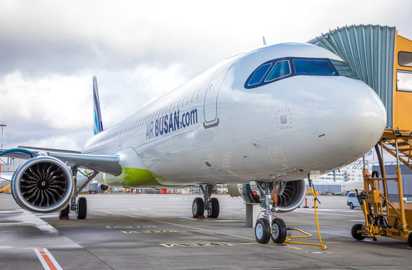 에어부산이 최근 도입한 신형 항공기인 에어버스 321LR. ⓒ 에어부산