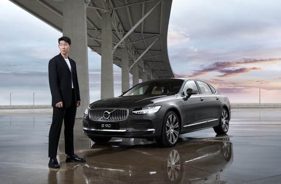 홍보대사 손흥민과 신형 S90. ⓒ 볼보자동차코리아