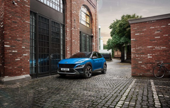 더욱 와이드하고 날렵해진 디자인으로 돌아온 더 뉴 코나. ⓒ 현대자동차