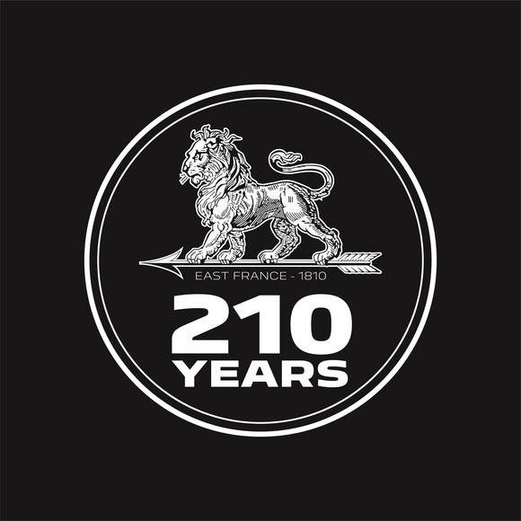 푸조 210주년 기념 브랜드 로고. ⓒ 한불모터스