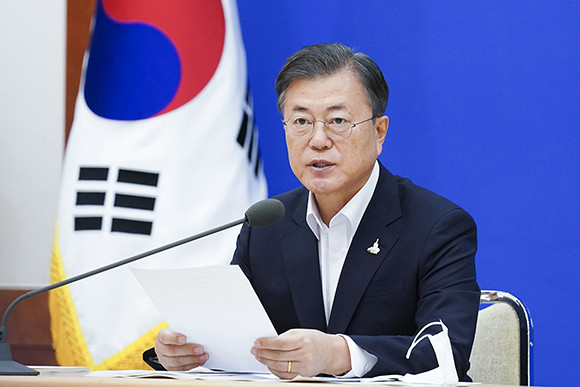 문재인 대통령은 10일 청와대 본관 충무실에서 제8차 비상경제회의를 주재했다. ⓒ 청와대