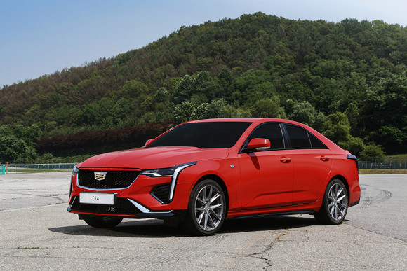 개발단계부터 드라이빙 퍼포먼스에 대한 최적화된 경험을 위해 탄생한 차량인 CT4. ⓒ 캐딜락코리아