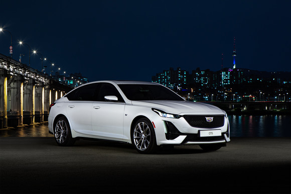 동급 최다 수준의 옵션과 강력한 성능을 탑재한 만능형 럭셔리 세단 CT5. ⓒ 캐딜락코리아