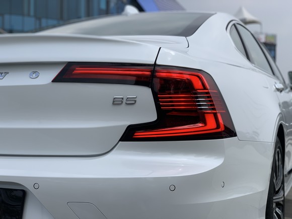 볼보자동차는 새로운 표준 파워트레인에 'B' 배지를 사용한다. = 노병우 기자