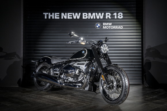 BMW 뉴 R 18은 1936년에 출시된 인기모델 BMW R 5로부터 영감을 받아 개발된 모델이다. ⓒ BMW 모토라드