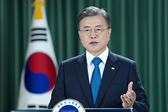 문 대통령은 "우리는 코로나로 인해 세계가 얼마나 긴밀히 연계돼 있는지 확인했고, 결국 인류는 '연대와 협력의 시대'로 갈 것"이라며 "나는 유엔이 오늘 이 순간부터 새로운 시대, '포용적 국제협력'의 중심이 돼 지굴 바란다"고 말했다. ⓒ 청와대