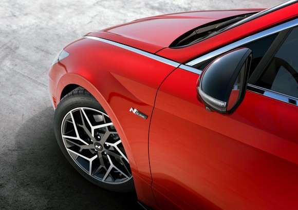 N 라인 전용 19인치 알로이 휠이 적용된 모습. ⓒ 현대자동차