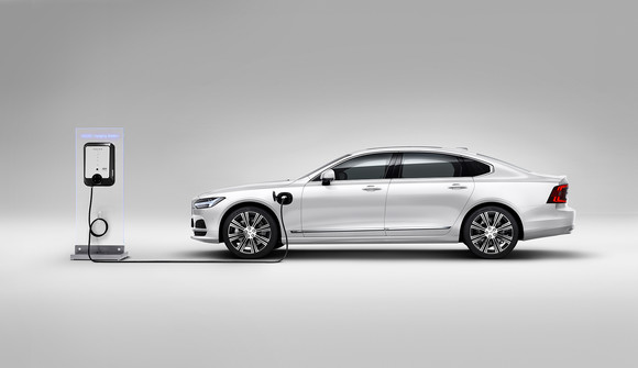 볼보자동차는 국내에서도 신형 S90을 시작으로 디젤엔진을 비롯한 순수 내연기관을 전면 배제하고, 하이브리드(MHEV·PHEV) 파워트레인로만 라인업을 구성하고 있다. ⓒ 볼보자동차코리아