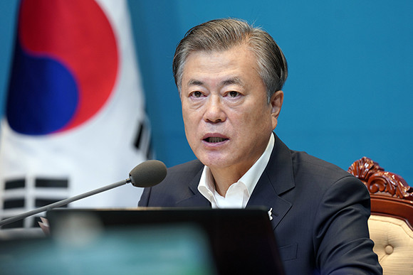 문 대통령은 지난 21일 북한군이 해양수산부 소속 어업지도원을 사살하고 시신을 훼손한 것에 대해 강력히 규탄했다. ⓒ 청와대