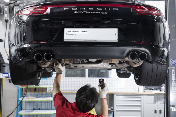 포르쉐코리아가 포르쉐 인증 중고차의 품질 보증 연장 가능 기간을 기존보다 5년 더 연장한 최대 15년된 차량까지 확대한다. ⓒ 포르쉐코리아