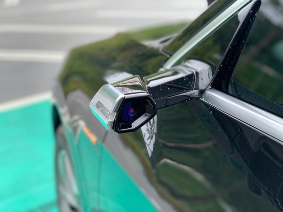 양산차 최초로 적용된 버츄얼 사이드 미러(virtual side mirror). = 노병우 기자