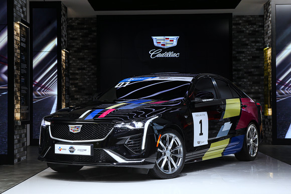 CT4는 완벽에 가까운 전·후 무게 배분을 바탕으로 에어로 다이내믹 디자인, 고속 제어 안정성에 최적화된 마그네틱 라이드 컨트롤, 브렘보 브레이크 등 퍼포먼스 극대화에 초점을 맞춘 옵션이 대거 적용된 것이 특징이다. ⓒ 캐딜락코리아