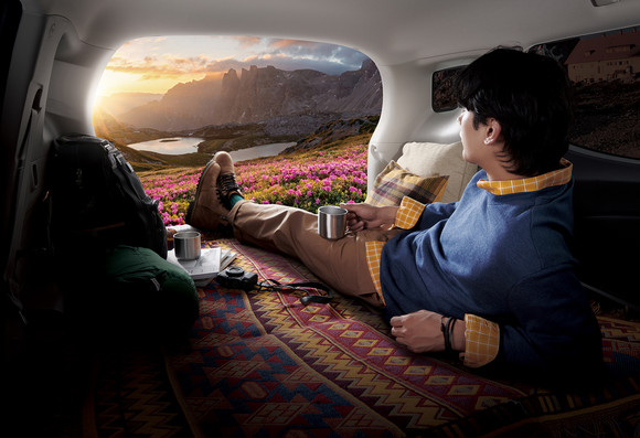 2021 티볼리 에어의 720ℓ 적재공간은 2열 폴딩 시 성인 남성도 편안히 차박할 수 있는 매직스페이스를 갖춘 것이 특징이다. ⓒ 쌍용자동차