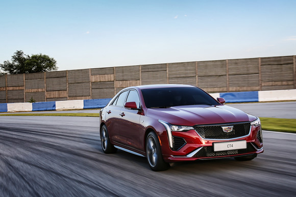 차체 다운포스 유지 위한 리어 스포일러를 포함한 에어로다이내믹 디자인 등이 적용돼 CT4를 동급 최고의 퍼포먼스 세단으로 완성시켰다. ⓒ 캐딜락코리아