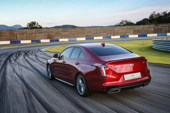 CT4는 스스로 속도를 조절하는 어댑티브 크루즈 컨트롤과 어댑티브 리모트 스타트 등 편의 및 안전을 위한 다양한 옵션도 장착됐다. ⓒ 캐딜락코리아