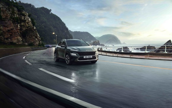 소형 SUV 코나가 한층 역동적이고 민첩해진 주행성능과 함께 돌아왔다. ⓒ 현대자동차