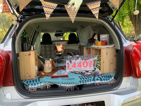 티볼리 에어는 다양한 인테리어 아이템을 통해 차박은 물론, 나만의 독서 및 작업공간으로 무한한 변신이 가능하다. = 노병우 기자