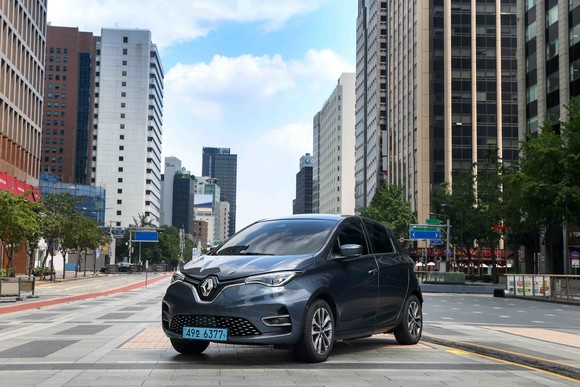 국내에 출시된 르노 조에는 지난해 부분변경을 거친 3세대 모델이다. ⓒ 르노삼성자동차