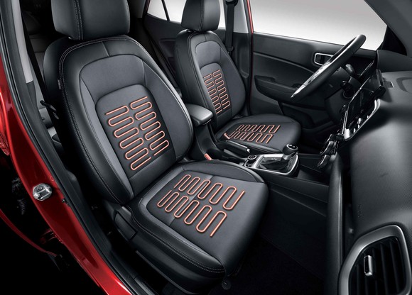 2021 베뉴 스마트 트림에 기본 적용된 앞좌석 열선시트. ⓒ 현대자동차