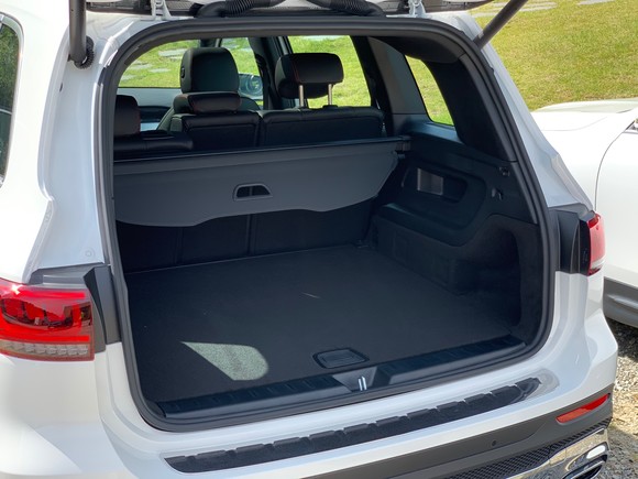 더 뉴 GLB는 기본으로 570ℓ의 적재공간을, 뒷좌석 등받이를 모두 접으면 최대 1805ℓ에 이르는 적재공간을 확보할 수 있다. = 노병우 기자