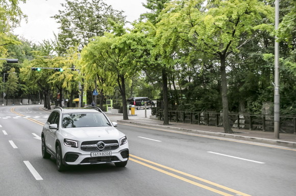 더 뉴 GLB는 다양한 주행 보조 및 편의 기능들을 탑재해 뛰어난 안정성과 편의성을 갖췄다. ⓒ 메르세데스-벤츠 코리아