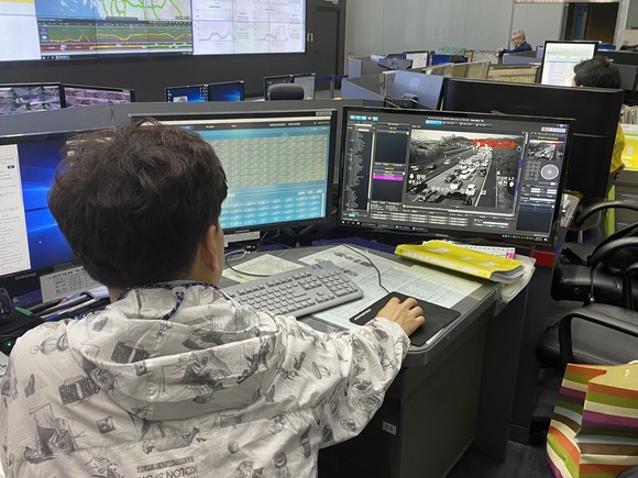 맵퍼스가 한국도로공사와 공동 개발한 세계 최초 교통사고 알림 서비스 사고포착알리미가 고속도로 돌발 상황 인지 평균 시간을 당초 16분에서 최대 1분으로 단축시키는 성과를 냈다. ⓒ 맵퍼스