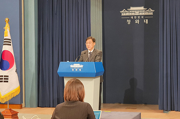 강민석 청와대 대변인은 29일 춘추관 브리핑에서 지난 28일 시정연설 전 있었던 환담에서 거론됐던 인사청문회에 대해 설명했다. = 김경태 기자