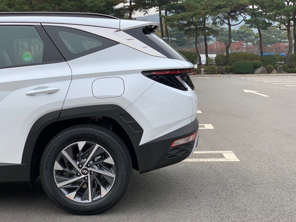 옆에서 바라본 신형 투싼의 모습. = 노병우 기자