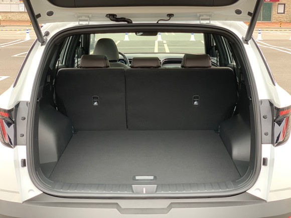 현대차는 신형 투싼에 3세대 신규 플랫폼을 적용한 최적화된 설계로 공간 활용성을 대폭 강화했다. = 노병우 기자