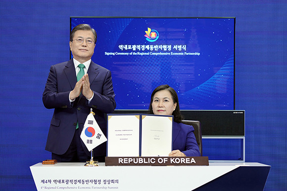 20개의 장으로 이뤄진 RCEP 협정은 현대적이고 포괄적이며 높은 수준의 상호 호혜적 협정으로서 RCEP에 참여하는 아세안과 비아세안 국가들 간에 체결된 기존의 자유무역협정에서는 다뤄지지 않았던 분야와 규율을 포함하고 있다. ⓒ 청와대