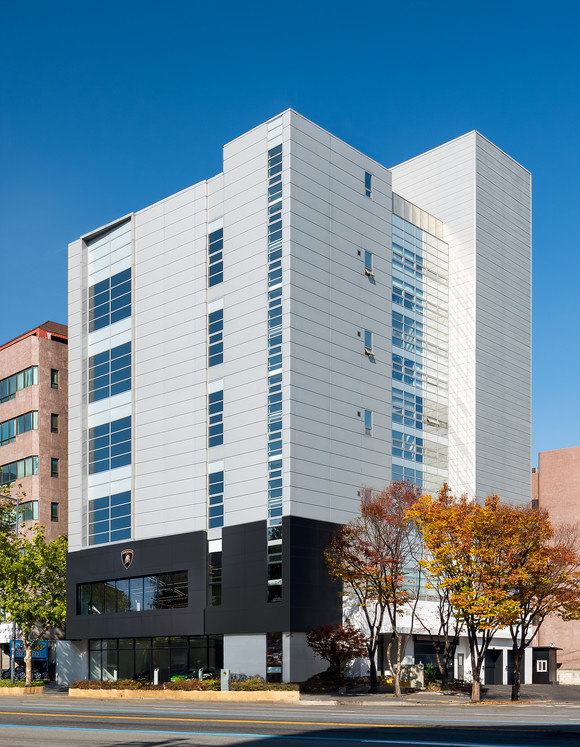 람보르기니 서울 서비스센터, 인증 중고차 전시장 전경. ⓒ 람보르기니 서울