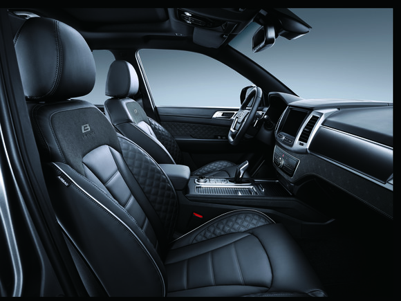 블랙 컬러를 테마로 한 더 블랙의 인테리어. ⓒ 쌍용자동차