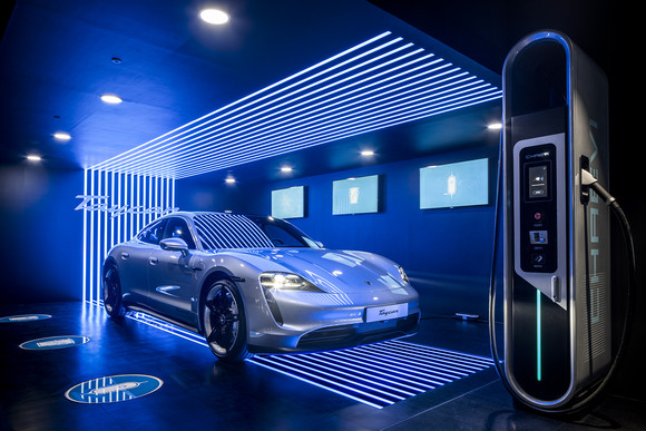 포르쉐 최초의 순수 전기 스포츠카 타이칸 4S. ⓒ 포르쉐코리아