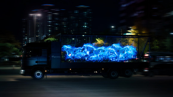 포르쉐코리아는 761마리의 홀로그램 말이 서울 전역을 누비는 홀로그램 아트워크를 선보였다. ⓒ 포르쉐코리아