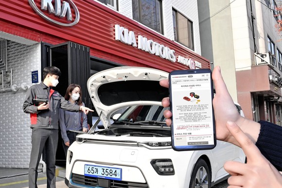 하이테크 컨설팅 서비스는 전문 엔지니어가 고객이 지정한 오토큐에 방문해 차량을 세밀하게 진단해주는 서비스다. ⓒ 기아자동차