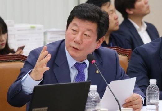 박재호 더불어민주당 의원 (부산 남구을)이 국감장에서 대정부 질의를 하고 있다. ⓒ 박재호의원실