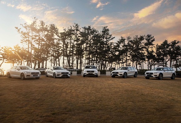 볼보자동차코리아는 글로벌 본사의 탄소배출량 저감 액션 플랜에 따라 모든 모델을 순수 디젤 및 가솔린 엔진 대신 마일드 하이브리드 및 플러그인 하이브리드로 출시하고 있다. ⓒ 볼보자동차코리아