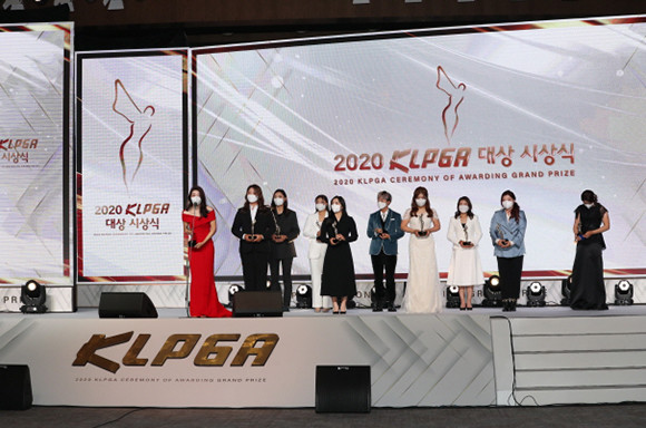 KLPGA 특별상 수상자들 단체 사진. ⓒ KLPGA