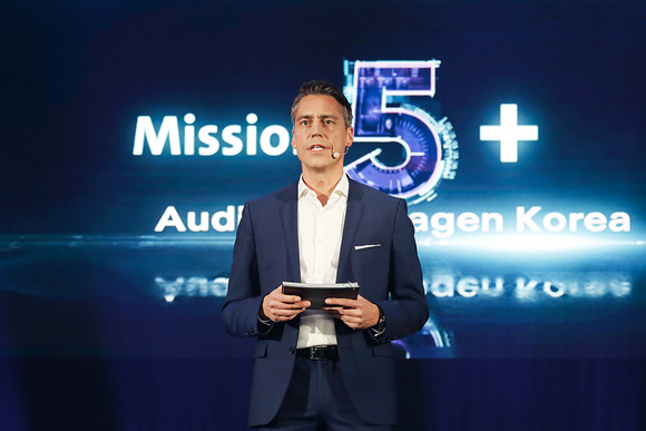 르네 코네베아그 그룹사장이 디지털 기자간담회에서 발표하고 있는 모습. ⓒ 아우디폭스바겐코리아