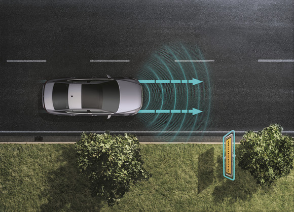 폭스바겐 최초로 신형 파사트 GT모델에 탑재된 트래블 어시스트는 IQ.드라이브의 핵심 기술 중 하나로, 운전자에게 진정한 부분자율주행의 경험을 선사한다. ⓒ 폭스바겐 코리아